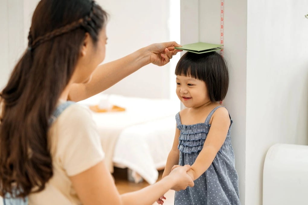 Bố mẹ thấp, con có thể đạt chiều cao tốt không? - 2