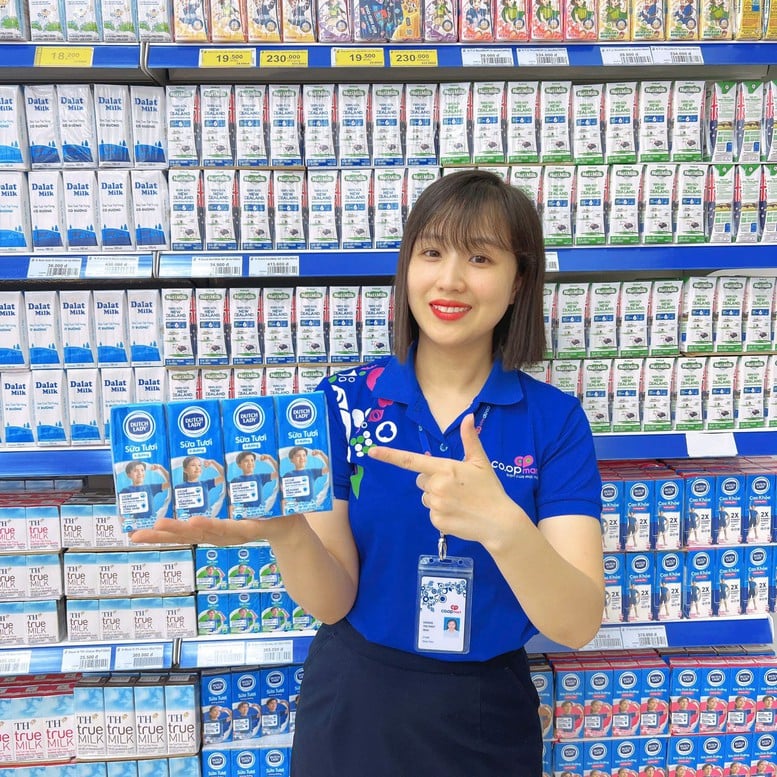 Saigon Co.op tặng hơn 10.000 hộp sữa tiếp năng lượng cho học sinh khai giảng năm học mới- Ảnh 1.