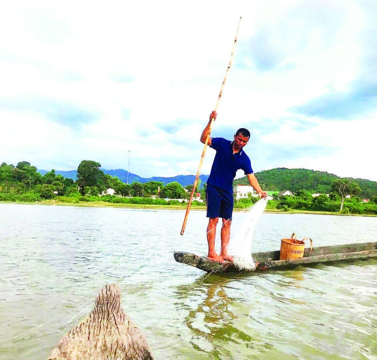 nguoi-dan-dia-phuong-giang-luoi.jpg