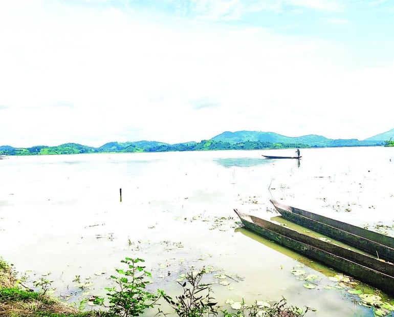 ho-lak-co-dien-tich-hon-500ha.jpg