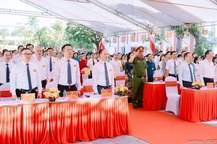 Phường Việt Hưng gắn biển công trình Trường THPT Lý Thường Kiệt chào mừng Quốc khánh 2/9- Ảnh 2.