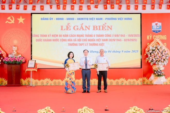 Phường Việt Hưng gắn biển công trình Trường THPT Lý Thường Kiệt chào mừng Quốc khánh 2/9- Ảnh 12.