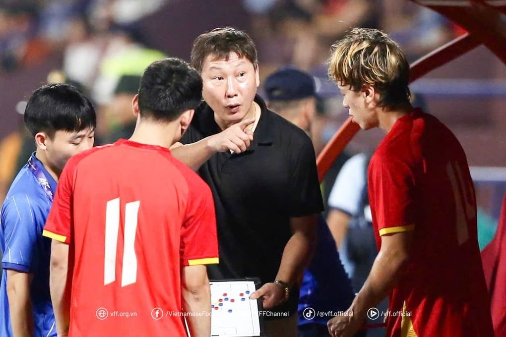 Cầu thủ Việt kiều Lê Viktor đi vào lịch sử bóng đá Việt Nam - 2