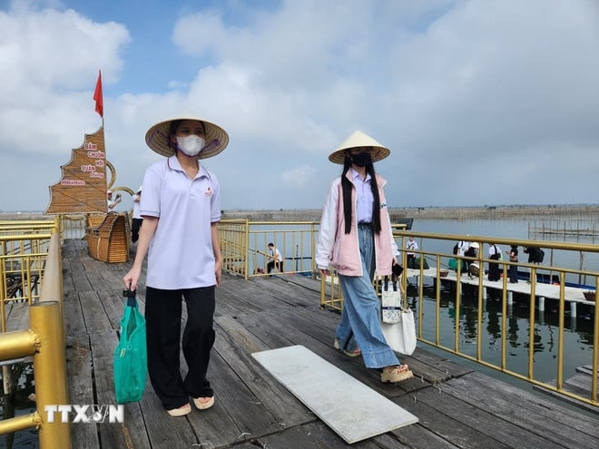 ttxvn-0309-du-lich-xanh-hue.jpg