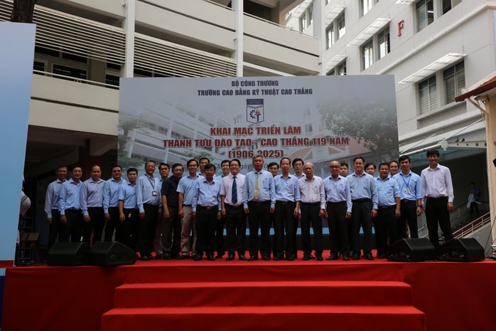 Trường nghề chuẩn bị từ A-Z cho lễ khai giảng đặc biệt- Ảnh 1.