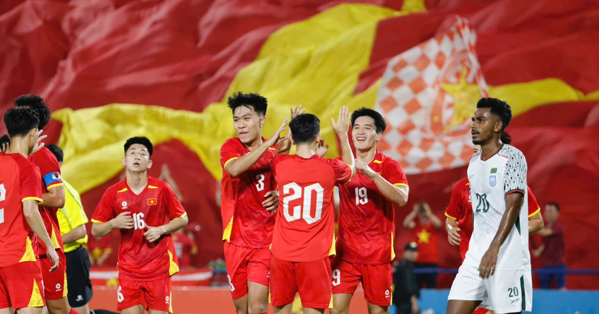 HLV Kim Sang-sik công bố danh sách U22 Việt Nam dự SEA Games 33