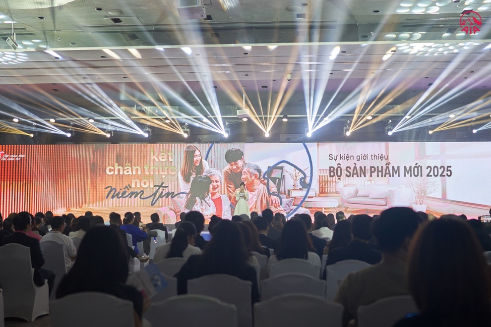 ក្នុងរយៈពេល 7 ខែដំបូងនៃឆ្នាំនេះ AIA វៀតណាមបានចំណាយប្រាក់ជាង 1,230 ពាន់លានដុងក្នុងអត្ថប្រយោជន៍ធានារ៉ាប់រង - 2