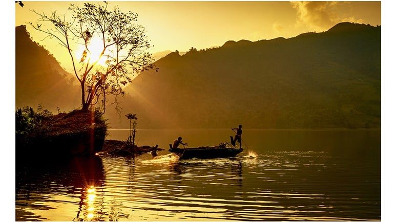 hoang-hon-tren-ho-lao-vang-anh-tran-hau.jpg