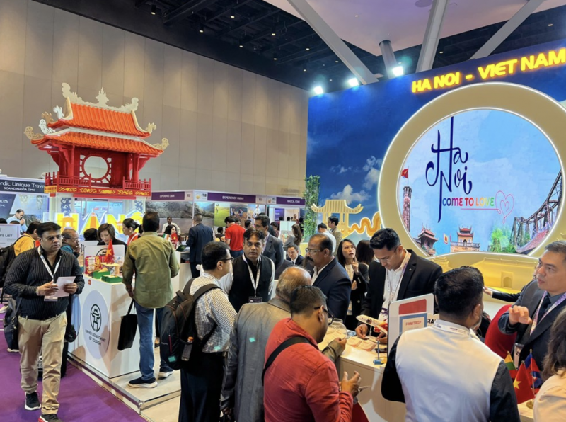 Chương trình giới thiệu, quảng bá du lịch Hà Nội tại hội chợ và thu hút rất nhiều sự quan tâm của các doanh nghiệp du lịch Ấn Độ. (Ảnh: T.L)