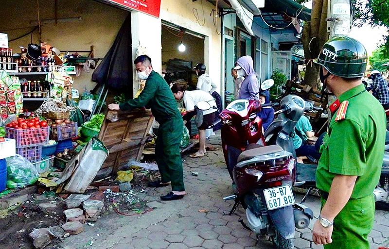 បើកយុទ្ធនាការដោះស្រាយស្ថានភាពផ្សារបណ្ដោះអាសន្ននៅសង្កាត់ Hac Thanh