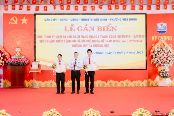 Phường Việt Hưng gắn biển công trình Trường THPT Lý Thường Kiệt chào mừng Quốc khánh 2/9- Ảnh 13.