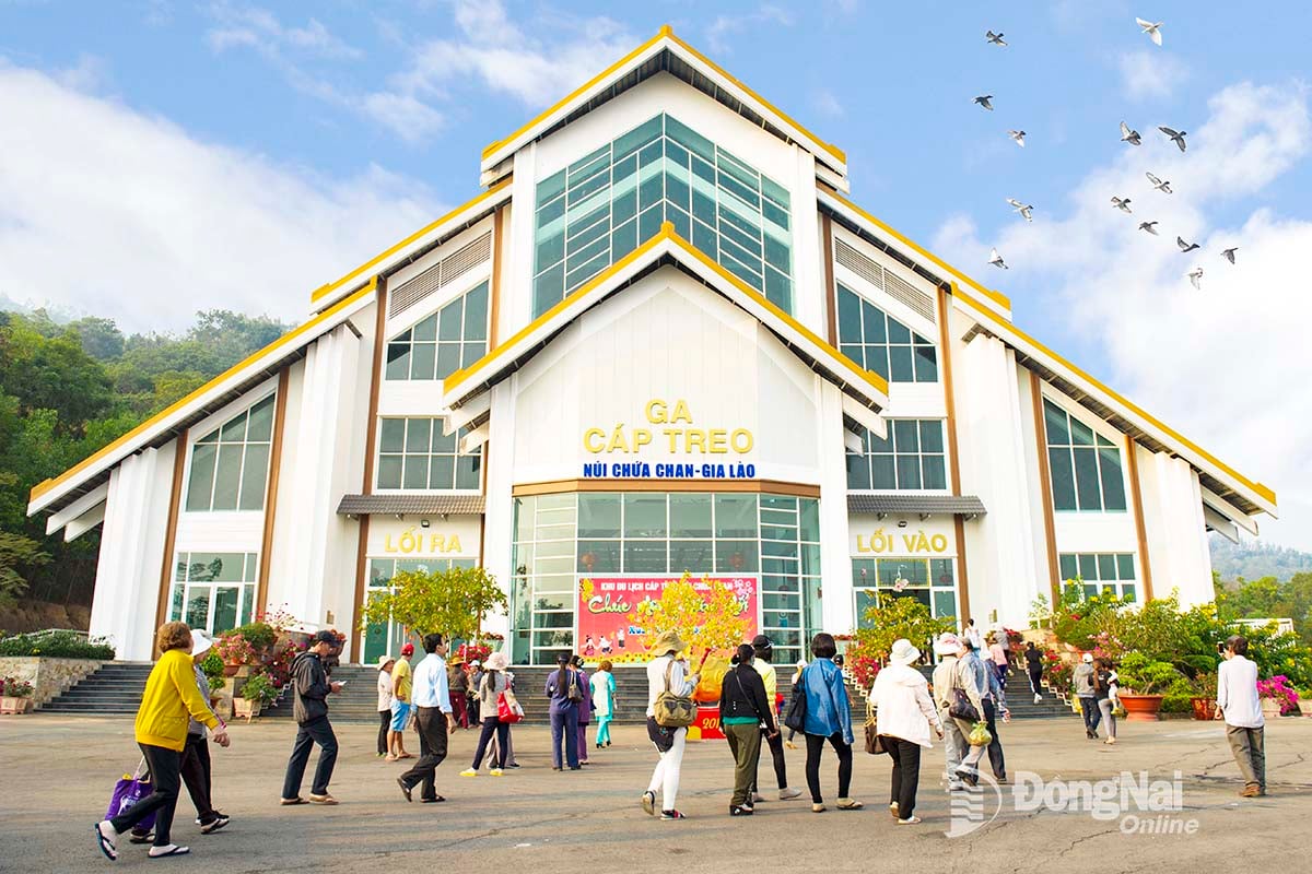Jemaah di Gunung Chua Chan. Foto: DVCC