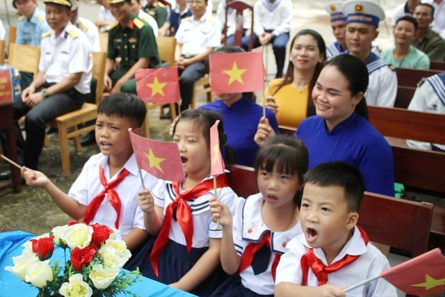 Đặc khu Trường Sa tổ chức khai giảng năm học 2025-2026 - Ảnh 2.