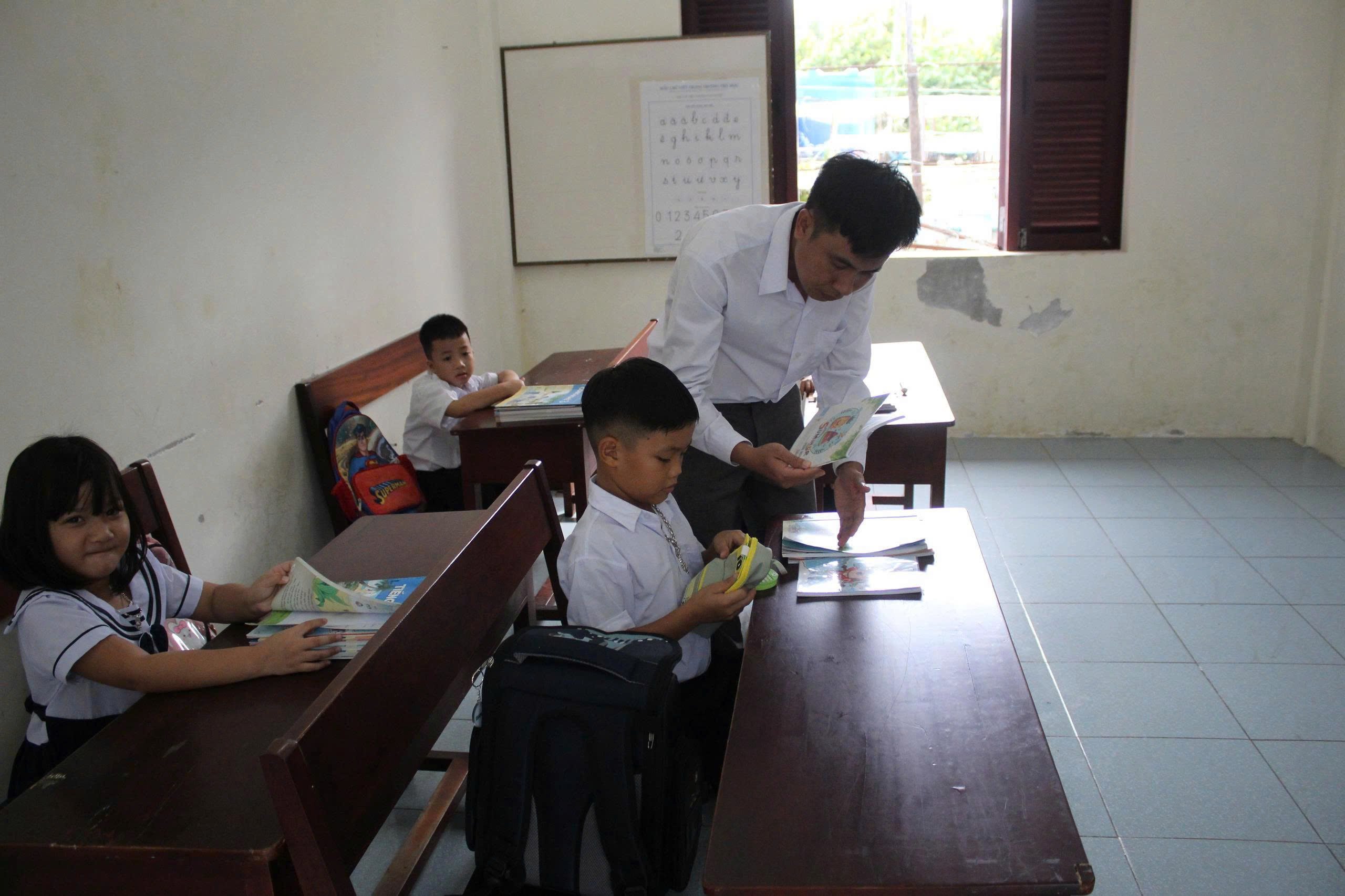 Rộn ràng không khí khai giảng năm học mới ở Trường Sa- Ảnh 9.