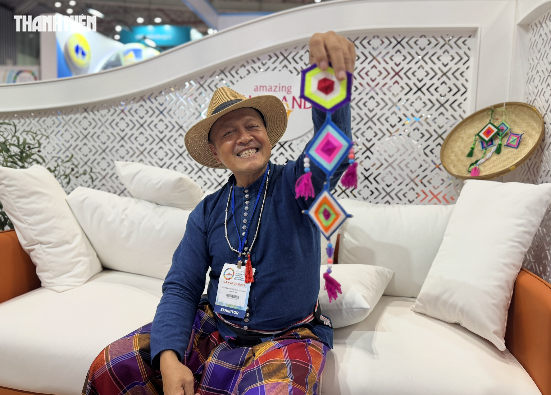 Trai đẹp Thái Lan hồi sinh vải thất truyền 400 năm gây 'sốt' hội chợ du lịch- Ảnh 5.