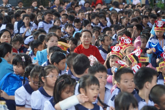 Nhiều cảm xúc trong ngày khai giảng đặc biệt của những học sinh đầu cấp  - Ảnh 7.