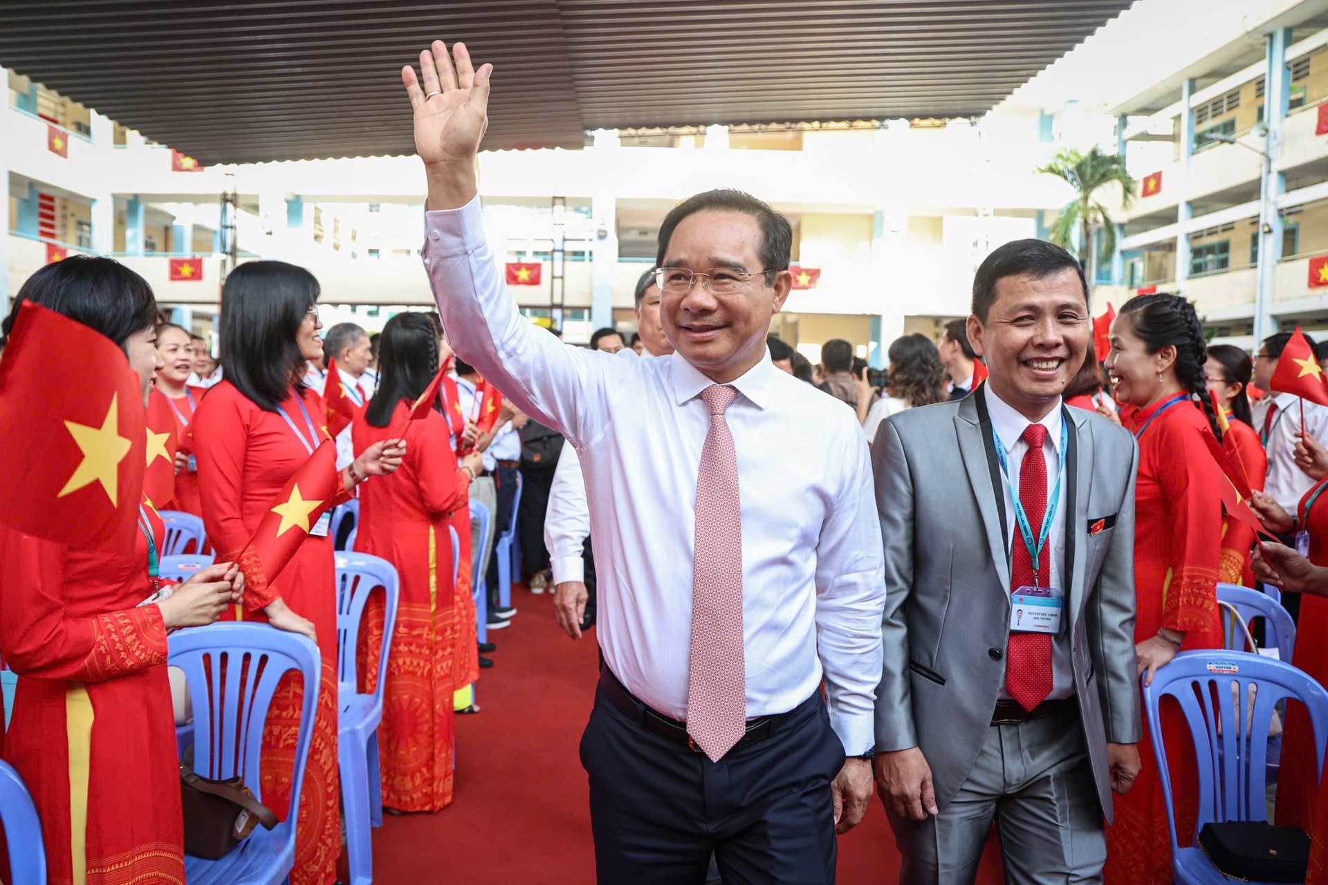 Không khí rộn ràng, hân hoan trong ngày khai giảng trên toàn quốc - 9