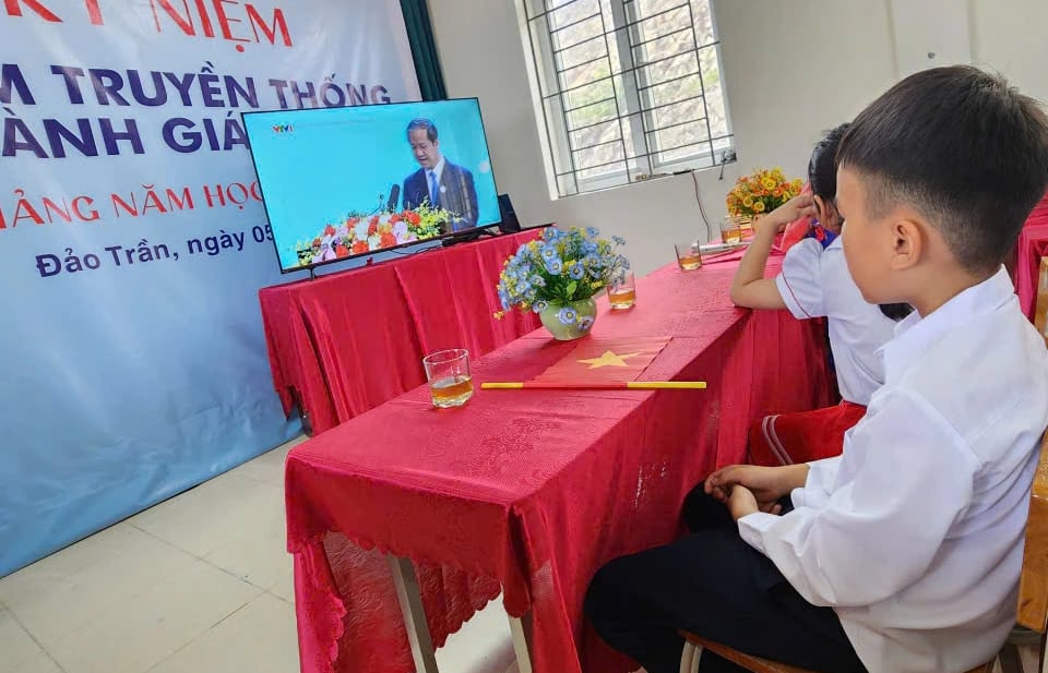 Khai giảng nơi ngôi trường chỉ có 8 học sinh giữa biển khơi- Ảnh 4.