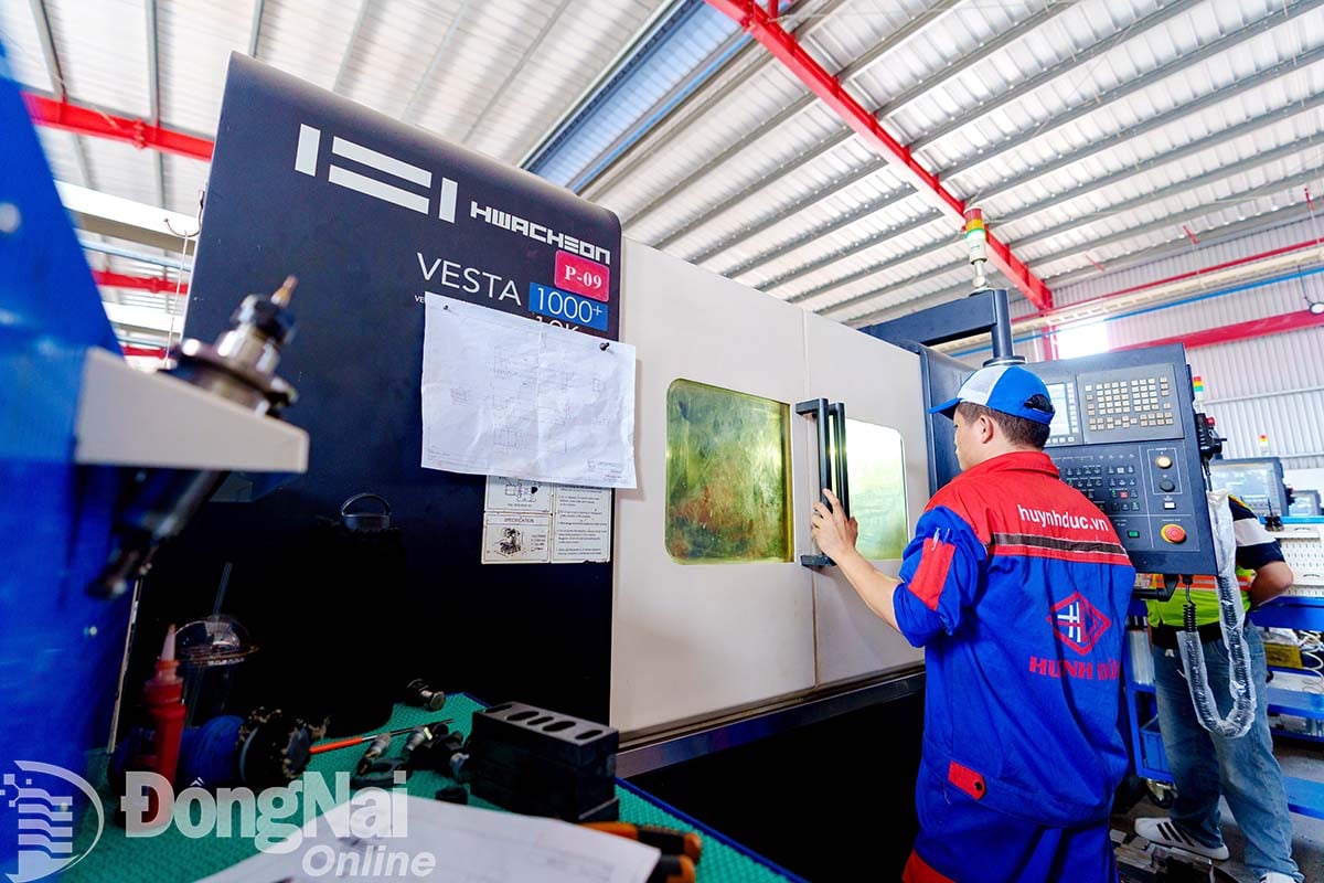 Huynh Duc Production, Trade and Service Company Limited (Parc industriel d'Amata) investit dans l'innovation des machines et des technologies de production. Photo : Vuong The
