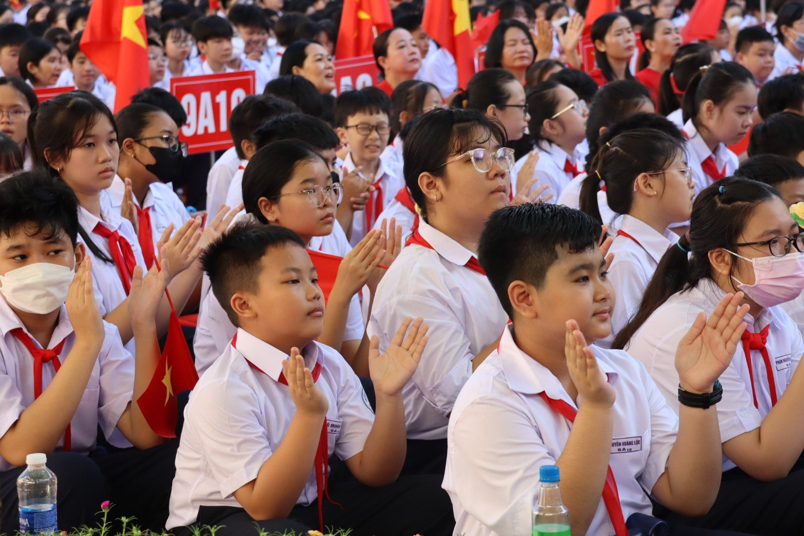 Lễ chào cờ ấn tượng đặc biệt trên khắp cả nước - Ảnh 9.