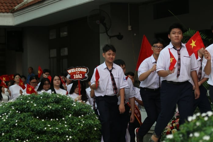 Nhiều cảm xúc trong ngày khai giảng đặc biệt của những học sinh đầu cấp  - Ảnh 14.