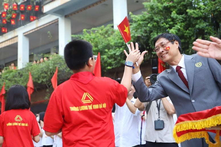 Không khí hân hoan khai giảng năm học mới lan tỏa khắp mọi miền Tổ quốc- Ảnh 5.