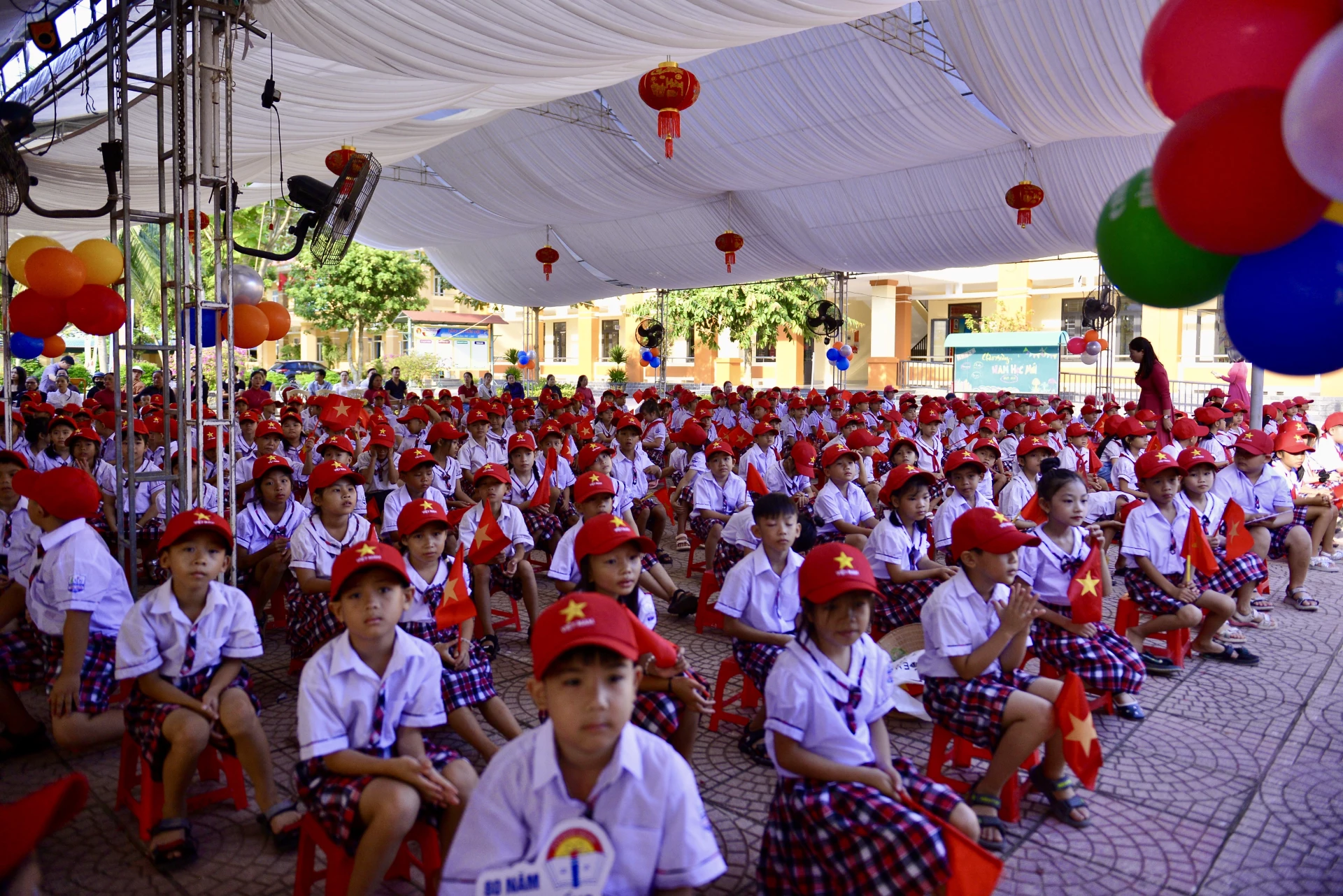 សិស្សានុសិស្សចូលរួមពិធីបើក - រូបថត៖ H.N
