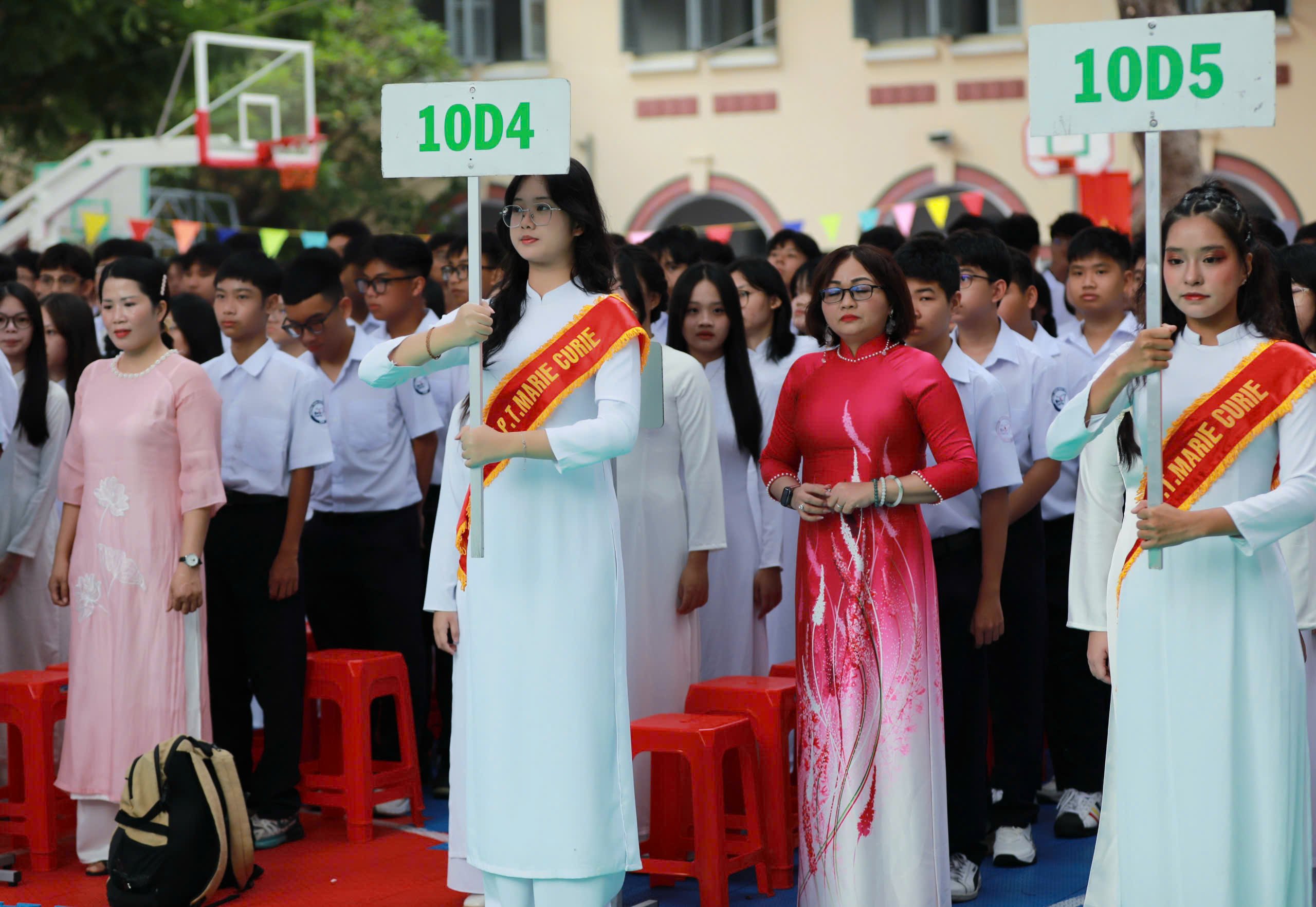 Những hình ảnh tuyệt đẹp ngày khai giảng ở siêu đô thị lớn nhất cả nước - Ảnh 9.