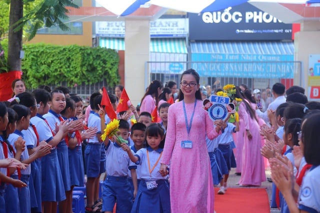 Trường học TP.HCM làm điều ý nghĩa trong ngày khai giảng - Ảnh 1.