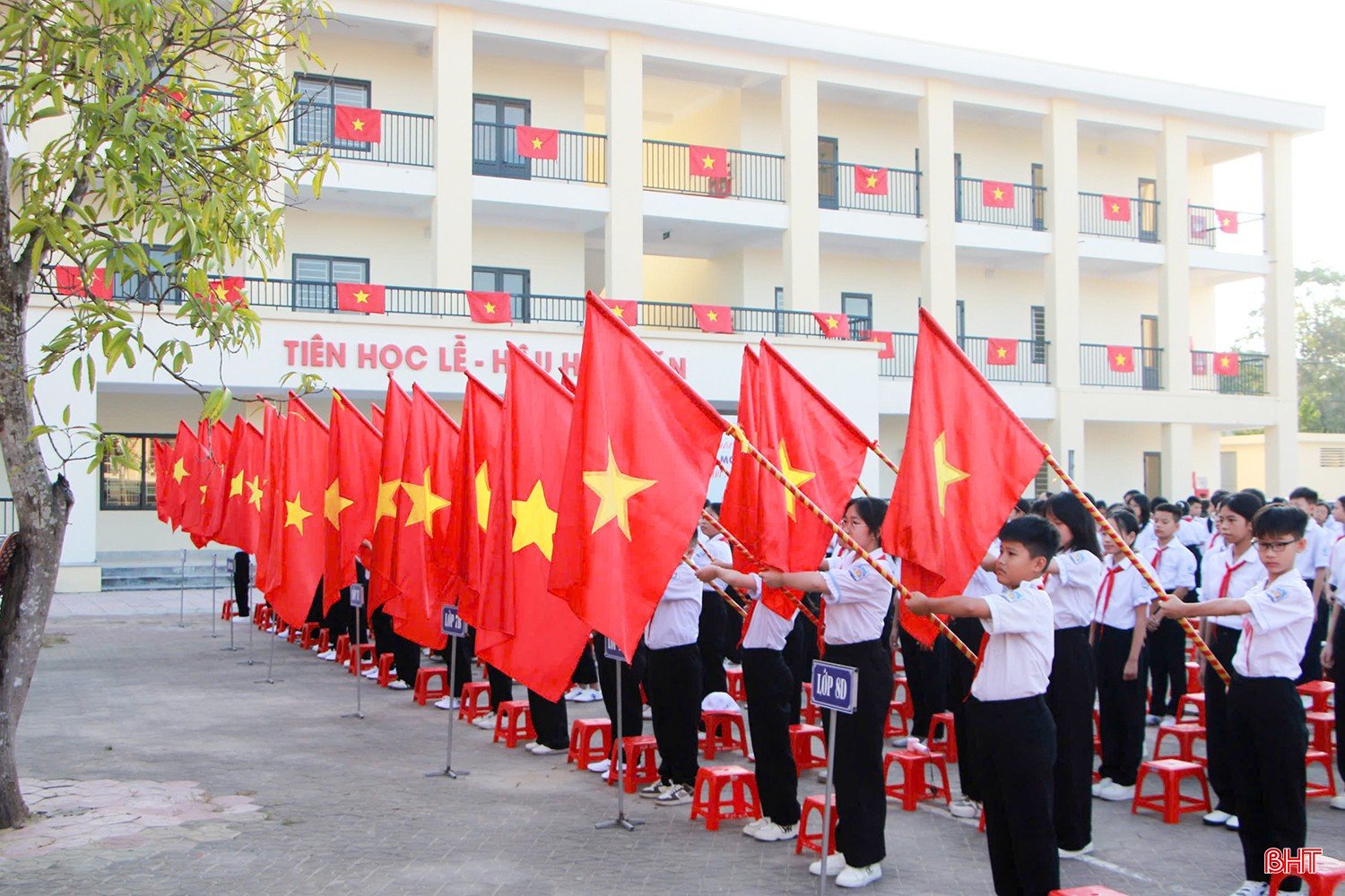 Không khí trang nghiêm trong lễ khai giảng của học sinh Trường THCS Xuân Diệu (xã Can Lộc).