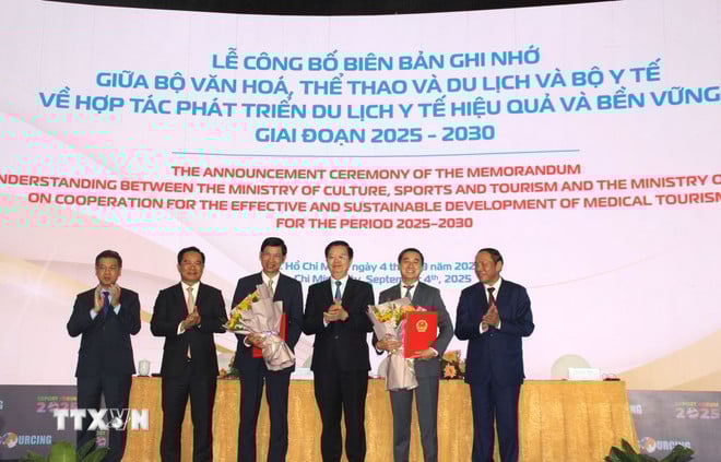 ttxvn-pho-thu-tuong-chinh-phu-mai-van-chinh-du-dien-dan-du-lich-cap-cao-nam-2025-tai-thanh-pho-ho-chi-minh-0409-2.jpg