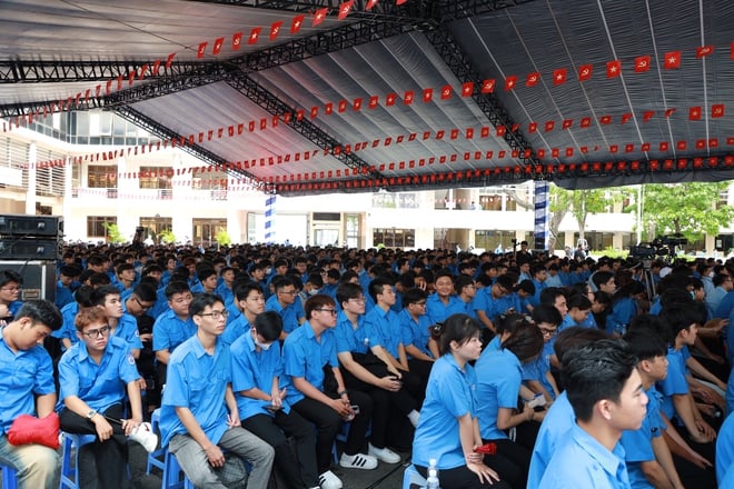 Khai giảng tại ngôi trường Bác Hồ từng học: Từ đam mê mạch điện đến thủ khoa - Ảnh 7.