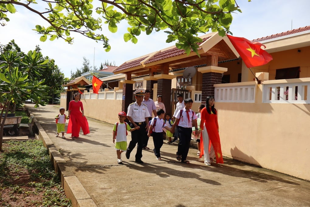 Tiếng trống năm học mới ngân vang trên quần đảo Trường Sa - 8
