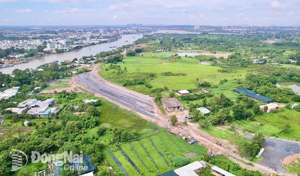 Dự án Đường trục trung tâm thành phố Biên Hòa (nay thuộc phường Trấn Biên) là một trong những dự án gặp khó khăn, vướng mắc về mặt bằng, ảnh hưởng đến tiến độ thi công.