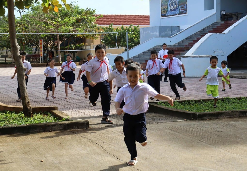 Tiếng trống năm học mới rộn ràng trên quần đảo Trường Sa - 1