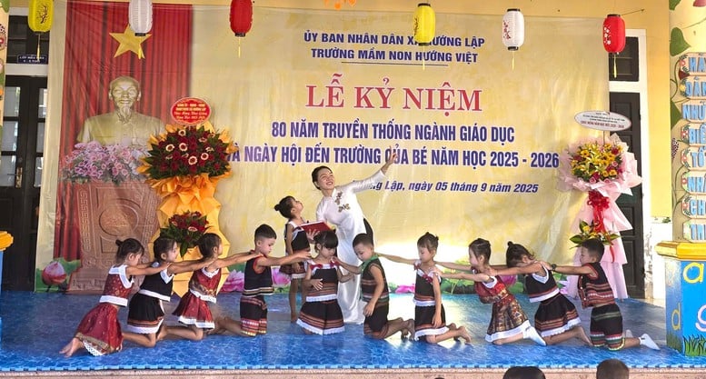 Lính biên phòng cõng các em nhỏ vượt suối đến trường trong Ngày khai giảng- Ảnh 10.