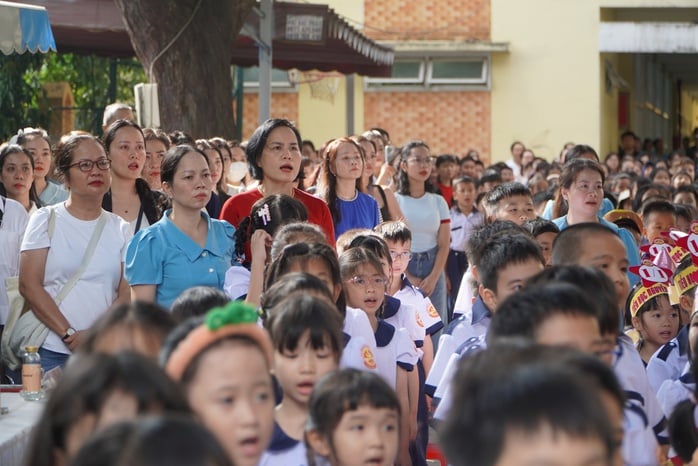 Nhiều cảm xúc trong ngày khai giảng đặc biệt của những học sinh đầu cấp  - Ảnh 6.
