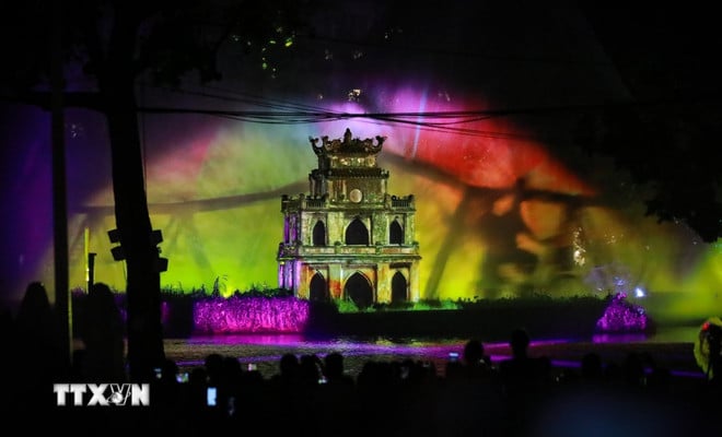 ttxvn-trinh-dien-3d-mapping-tren-thap-rua-8244168-3.jpg
