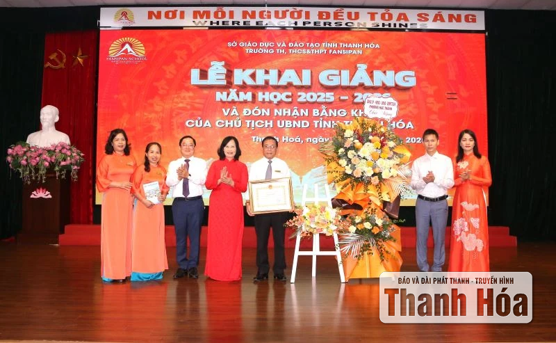 Schulen in der Provinz Thanh Hoa hielten feierlich „besondere“ Eröffnungszeremonien ab