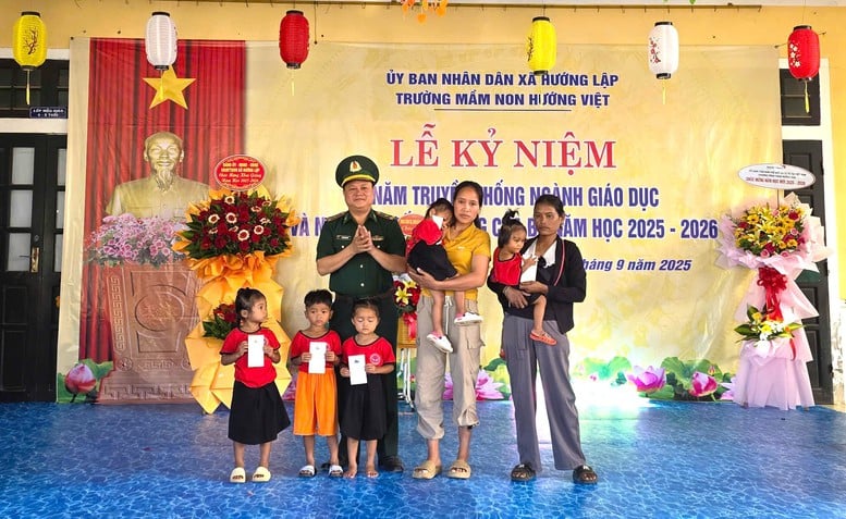 Lính biên phòng cõng các em nhỏ vượt suối đến trường trong Ngày khai giảng- Ảnh 9.