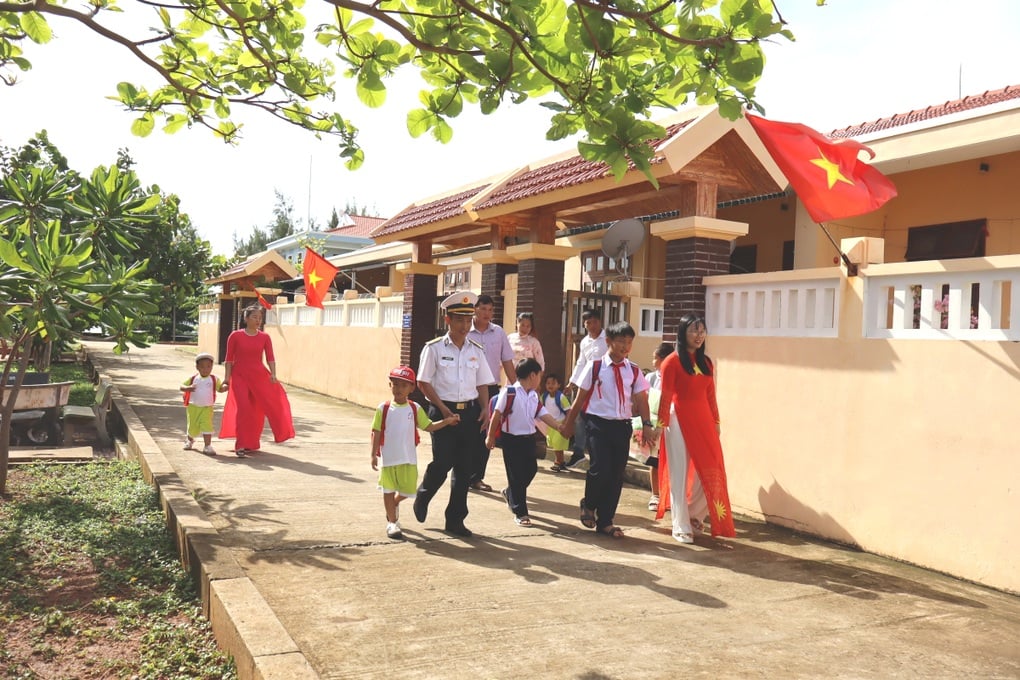 Tiếng trống năm học mới rộn ràng trên quần đảo Trường Sa - 8