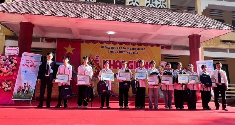 Sacombank ផ្តល់អាហារូបករណ៍ 