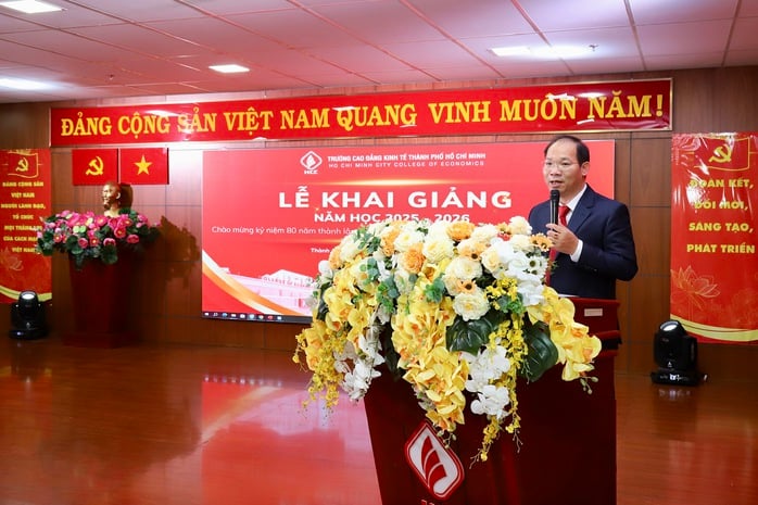 Nhà giáo phải vững trách nhiệm và đỏ lửa nghề! - Ảnh 1.