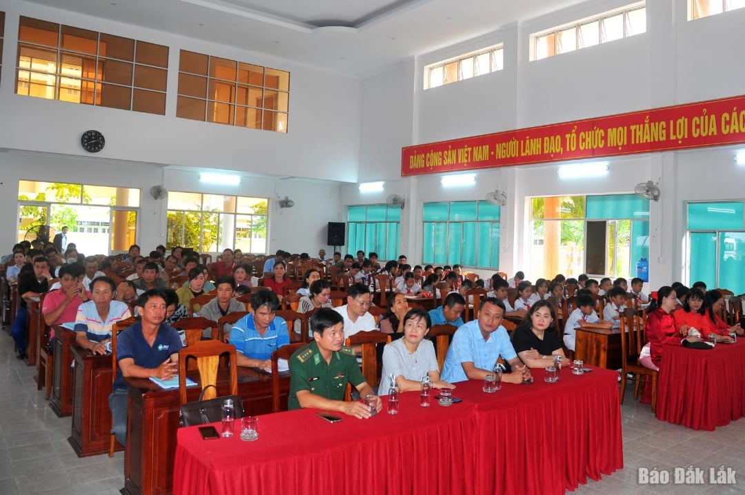 គណៈប្រតិភូបានចូលរួមសន្និសីទបណ្តុះបណ្តាលដើម្បីផ្សព្វផ្សាយចំណេះដឹងផ្នែកច្បាប់ស្តីពីអធិបតេយ្យភាពដែនសមុទ្រ និងកោះរបស់វៀតណាម។