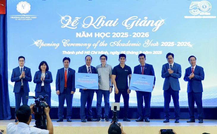 Trường đại học Luật TP.HCM rút ngắn thời gian đào tạo đại học xuống 3,5 năm - Ảnh 1.