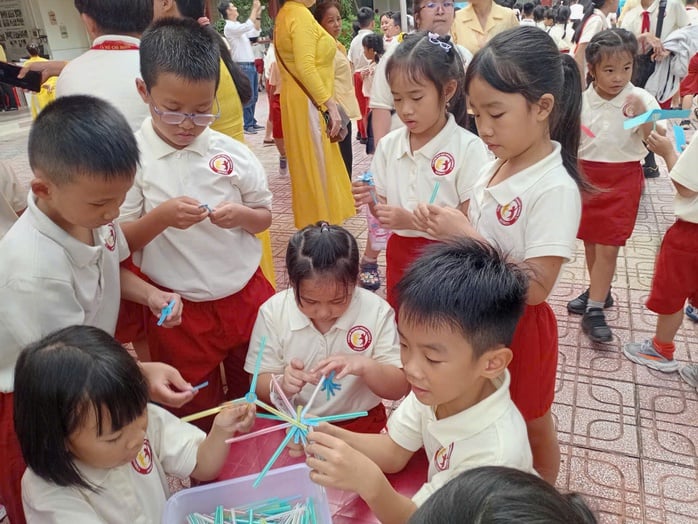 Nhiều cảm xúc trong ngày khai giảng đặc biệt của những học sinh đầu cấp  - Ảnh 12.