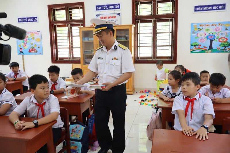 ພິ​ທີ​ເປີດ​ສົກ​ຮຽນ​ໃຫມ່​ຢູ່​ເຂດ​ພິ​ເສດ​ເຈື່ອງ​ຊາ -0