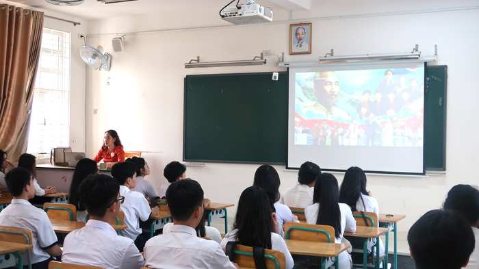 Học sinh TPHCM sẻ chia cùng đồng bào vùng lũ trong lễ khai giảng- Ảnh 10.