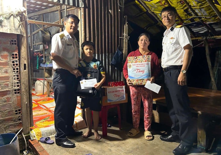 Không khí hân hoan khai giảng năm học mới lan tỏa khắp mọi miền Tổ quốc- Ảnh 20.