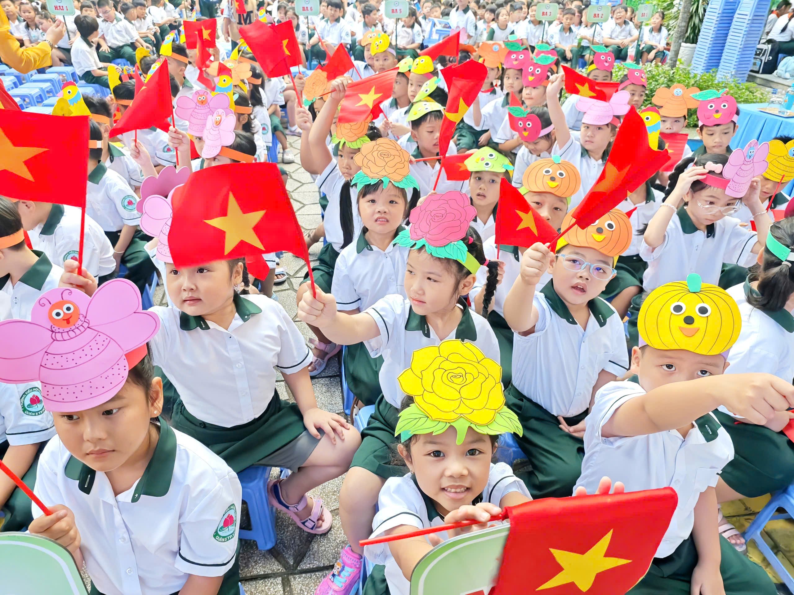 Những hình ảnh tuyệt đẹp ngày khai giảng ở siêu đô thị lớn nhất cả nước - Ảnh 16.